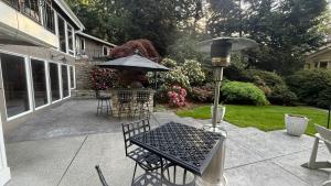 Lakefront Retreat on Rainier Time