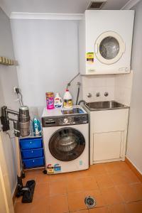 Stylish Homebush Stay, Balcony, Parking, Sleeps 6