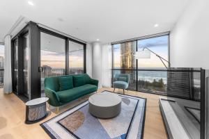 4 Bed Apartment with Sparkling Views of Gold Coast