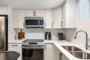 Alpine Elegance Modern 2BR Suite