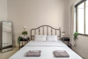 Quirky 1BHK in Bandra W by Squareone Stays