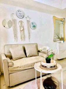 Urban Oasis at Azure Resort Condinium 20 min from airport