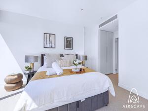 Luxe 3BR CBD Skyline Views w Parking
