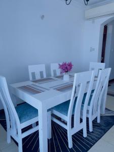 Ocean View Two bedroom apartment with a pool
