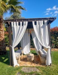 AllOmbra del Gelso, trullo con piscina