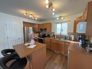 Spacious & Private Retreat near West Edmonton Mall