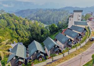 Nature Green Pool Resort Munnar by VOYE HOMES