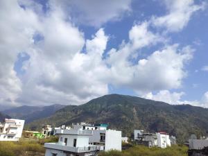 Laavanya homestay 5bhk villa Dehradun with mountain view