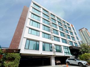 B2 Bangkok Srinakharin Boutique & Budget Hotel
