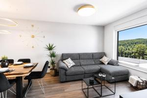 Apartment Koc, Okrug Gornji - with a pool