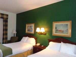 Double Room with 2 Double Beds - Smoking room in Ruskin Inn Tampa-Sun City Center