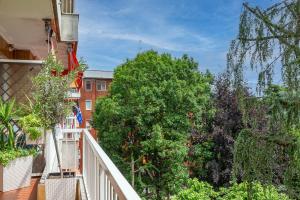 Three Room Apartment with Garden View Metro M2 Free Parking