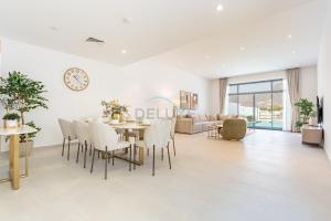 Well-Appointed 4BR Villa with Assistant Room and Private Pool, Featuring Sweeping Views of the Mountains and Sea, Minutes from Fujairah Pristine Beach, Al Dana Island, Fujairah by Deluxe Holiday Homes