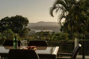 Prime Location, Views & Sunsets, Walk to Hastings
