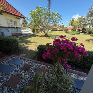 Villa Lomakoti - Cozy Stay Near Laem Mae Phim, Big Pool in Village - วิลล่าส่วนตัวใกล้ทะเล