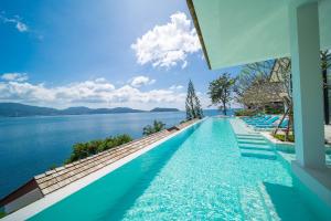 Sara Villa 6 Bedroom Luxury Infinity Sea View Pool