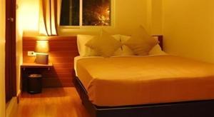 White House Asoke Sukhumvit 18