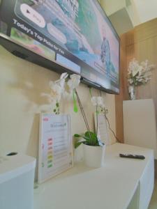 The Pent Suites - Elegant Ivory at Top Suites
