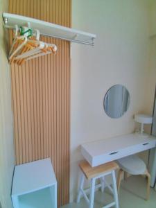 The Pent Suites - Elegant Ivory at Top Suites