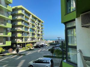 Sunny Holiday Apartment by Alz