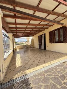 Leonis House