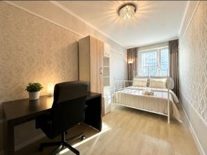Central Warsaw Apartment with Pool & Sauna