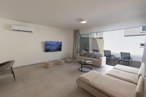4 Bed Villa with private pool - Brand new