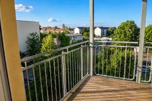 Cozy home with 3 BR, luxury beds, Smart TV, Wifi & private parking spot