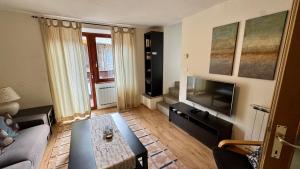 House Maharac with 3 apartments till 15 persons