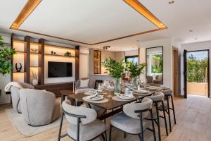 Luxury Golf Townhouse in Aloha with Pool & Garden