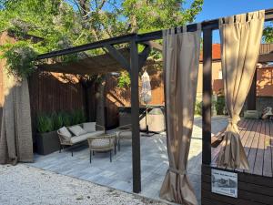 Luxury Seaside Villa Privlaka with Jacuzzi and sauna - 10 Gardens - Beach & Relax Croatia