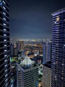 The Pent Suites - Stunning 46F Skyline View Makati