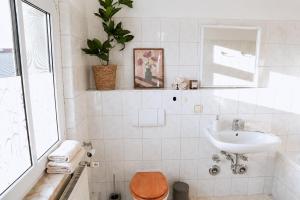 Ruhiges & modernes 5-Personen Apartment mit Boxspringbetten, Smart-TV, Wlan und Balkon