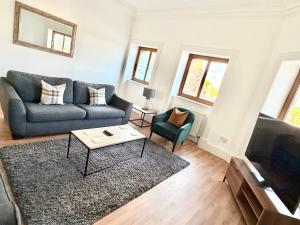 Douglas Street Apartment