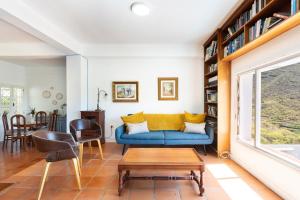 Home2Book Manga Apt with Pool & Views