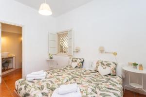 Home2Book Manga Apt with Pool & Views