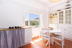 Home2Book Manga Apt with Pool & Views