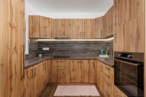 Rose Diamond Villa - cosy, large, family mobile home, free wifi and parking