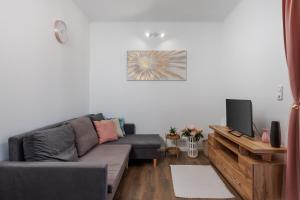 Rose Diamond Villa - cosy, large, family mobile home, free wifi and parking