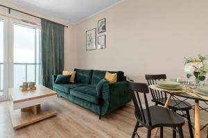 Modern Apartment with Parking and Balcony by Noclegi Renters