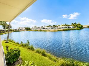 Lakeview Sanctuary - 300m to Beach - Resort Pool