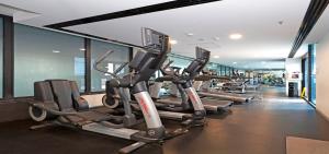 Level 37 Luxe 3BR CBD Apartment with Pool, Gym & Spa