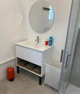 Domaine familial- 3 logements privatifs- 13 pers- Jardin et parking gratuit