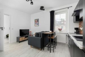 Cosy Apartment with a Charming Interior, Pet Friendly by Noclegi Renters