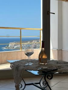 Elite Couple Sea View Top Apartment