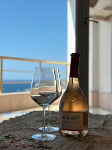 Elite Couple Sea View Top Apartment