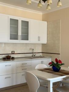 Elite Couple Sea View Top Apartment