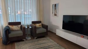 Sunset Seaside 2BR with Large Balcony at San Pietro Gjiri i Lalzit