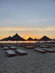 Sunset Seaside 2BR with Large Balcony at San Pietro Gjiri i Lalzit