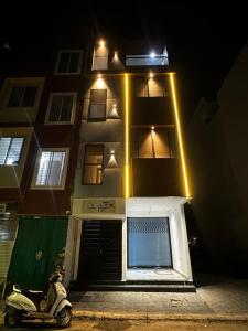 Premium 2BHK Stay in Vijay Nagar - Free Parking & WiFi
